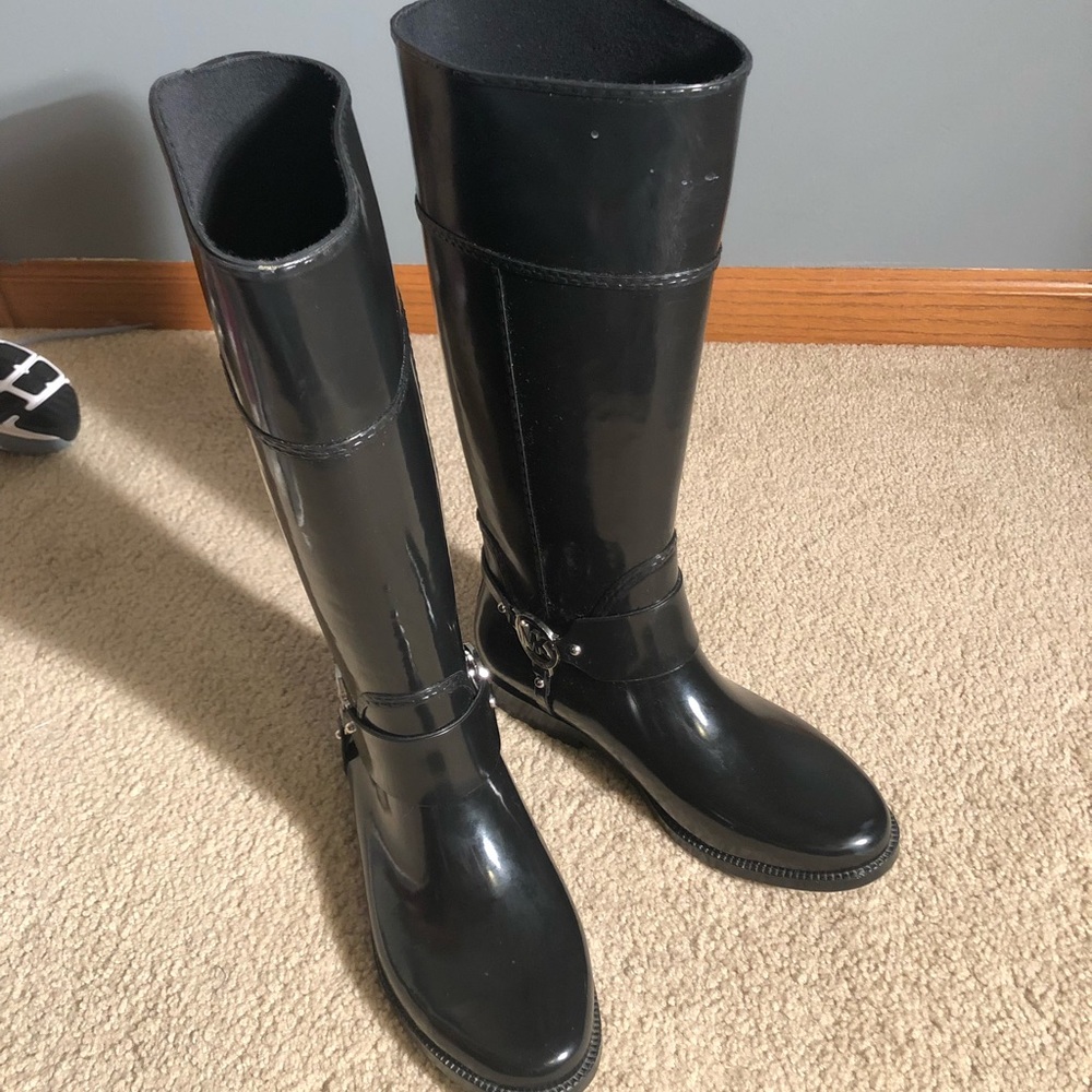 Michael Kors Tall Rain Boots! - Picture 4 of 5